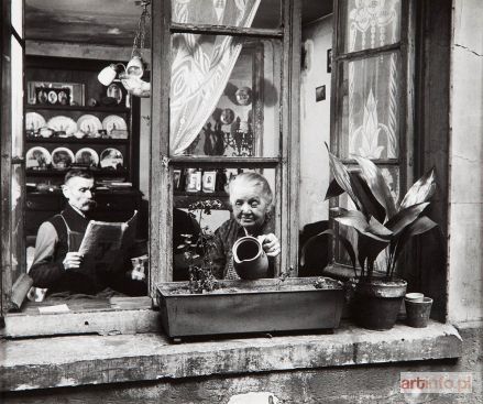 DOISNEAU Robert | Les Concierges, Rue du Dragon, 1946