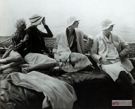 STEICHEN Edward | Na jachcie George Baher`a (June Cox, E. Vogt, Lee Miller, Hattie Green i Hanna-Lee Sherman), 1928