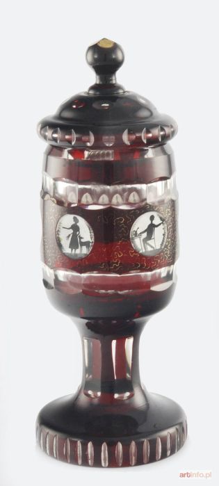 Pucharek z nakrywką