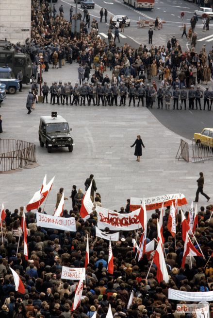 NIEDENTHAL Chris | A Large Demonstration of the Solidarity Movement during the Martial Law. Warsaw, Plac Zamkowy, 3 May 1982