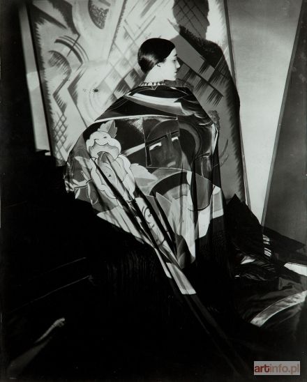 STEICHEN Edward | Anita Chace Modelling a Shawl with an Abstract Print, 1925