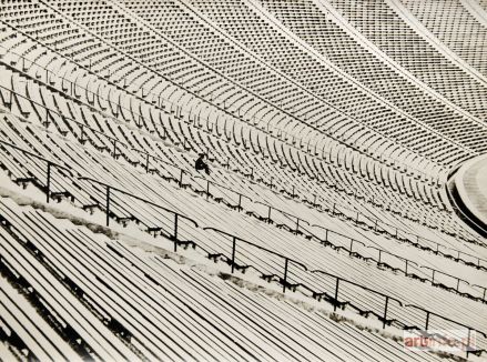 KOSIŃSKI Jerzy | Rozmyślania na Stadionie / Man Before His Work