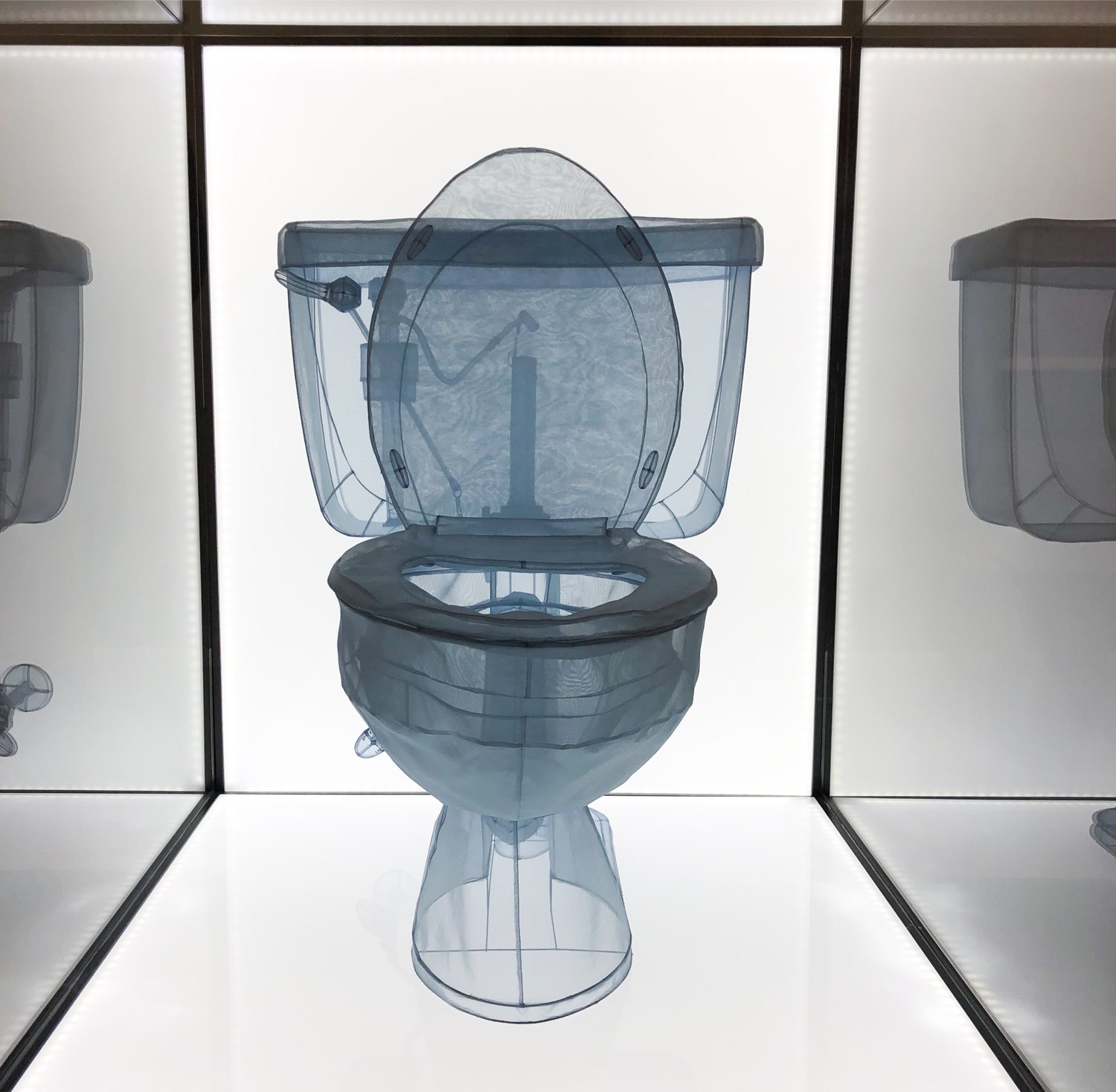 Obok Hito opublikować - Do Ho Suh, _Toilet. Apartment A, 348 West 22nd Street, New York, NY 10011, USA_, Lehmann Maupin Gallery.JPG